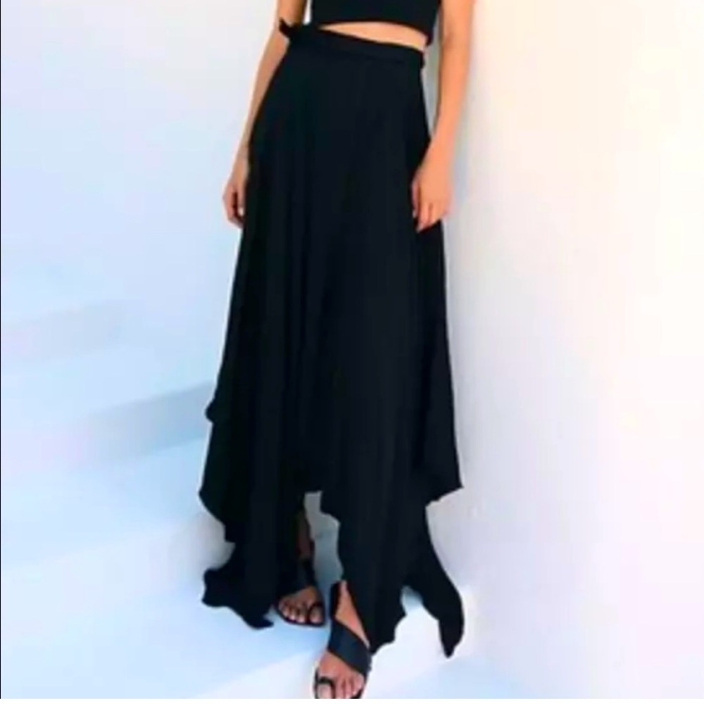 Free People black wrap around skirt, NWT Small